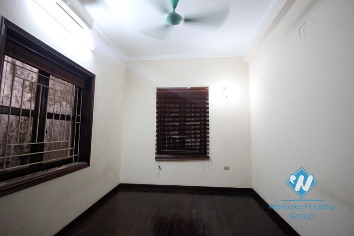 Commodious and unfurnished house for rent in Nghi Tam, Ha Noi